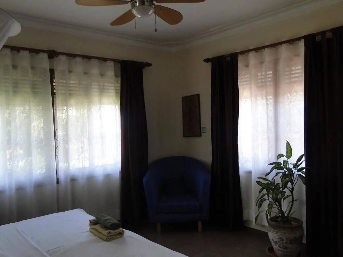 Carpe Diem Guesthouse Entebbe 3*,  Uganda